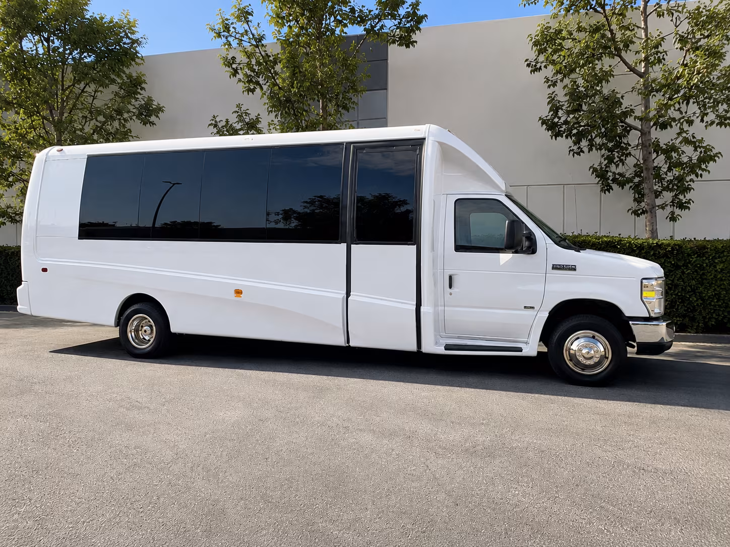 corporate airport transfer buses at blue grass airport